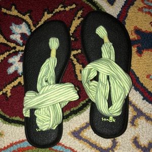 Sanuk yoga mat sandals